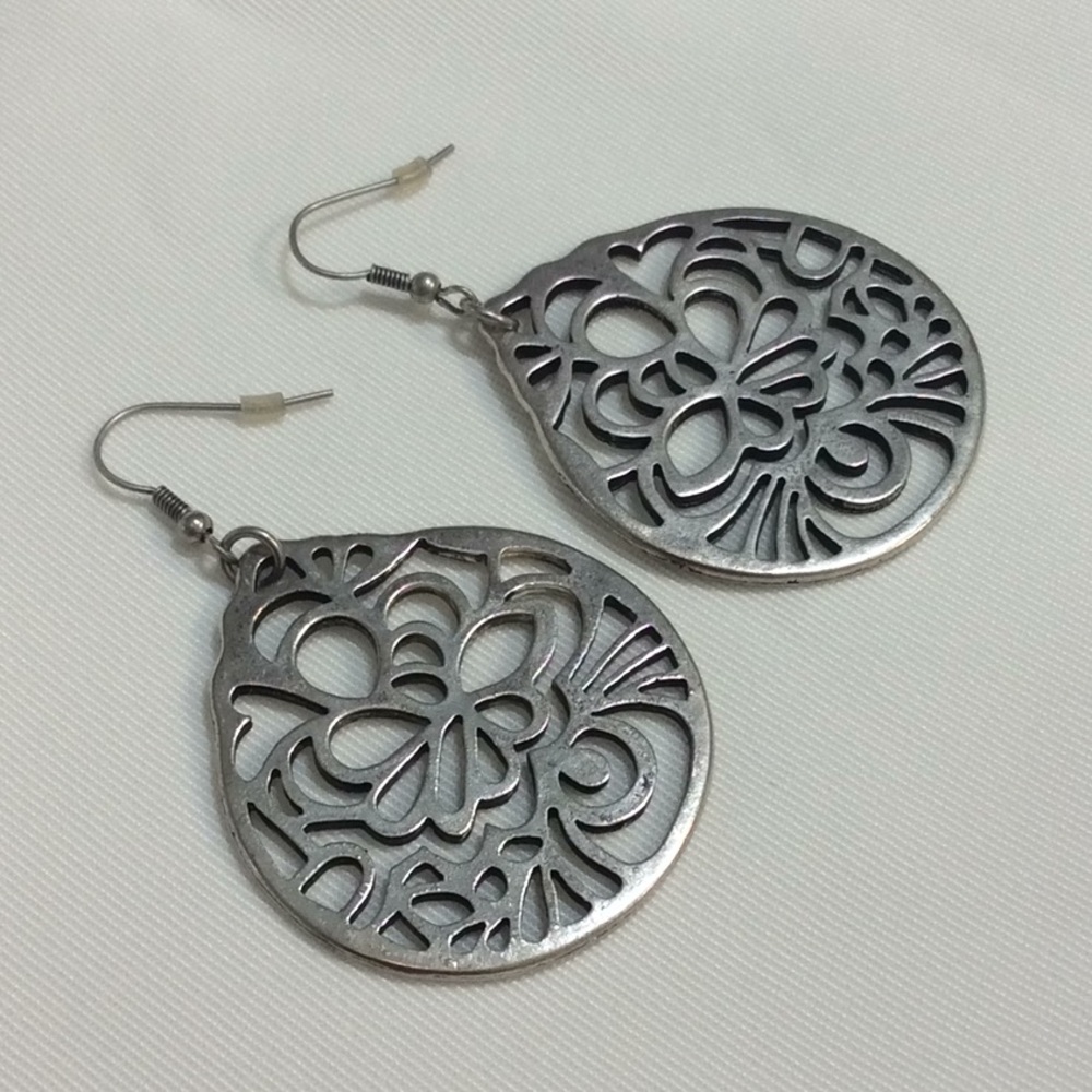 LB lotus drops earrings new